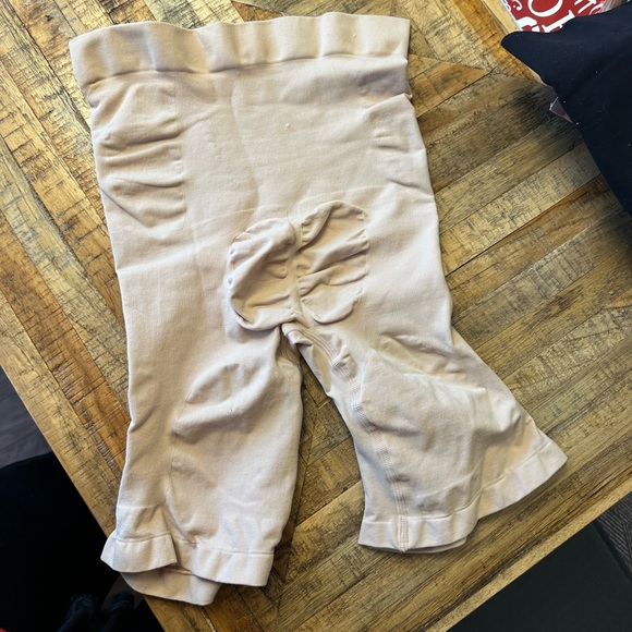 Skims Seamless Sculpt Mid Thigh Short - Picture 5 of 6